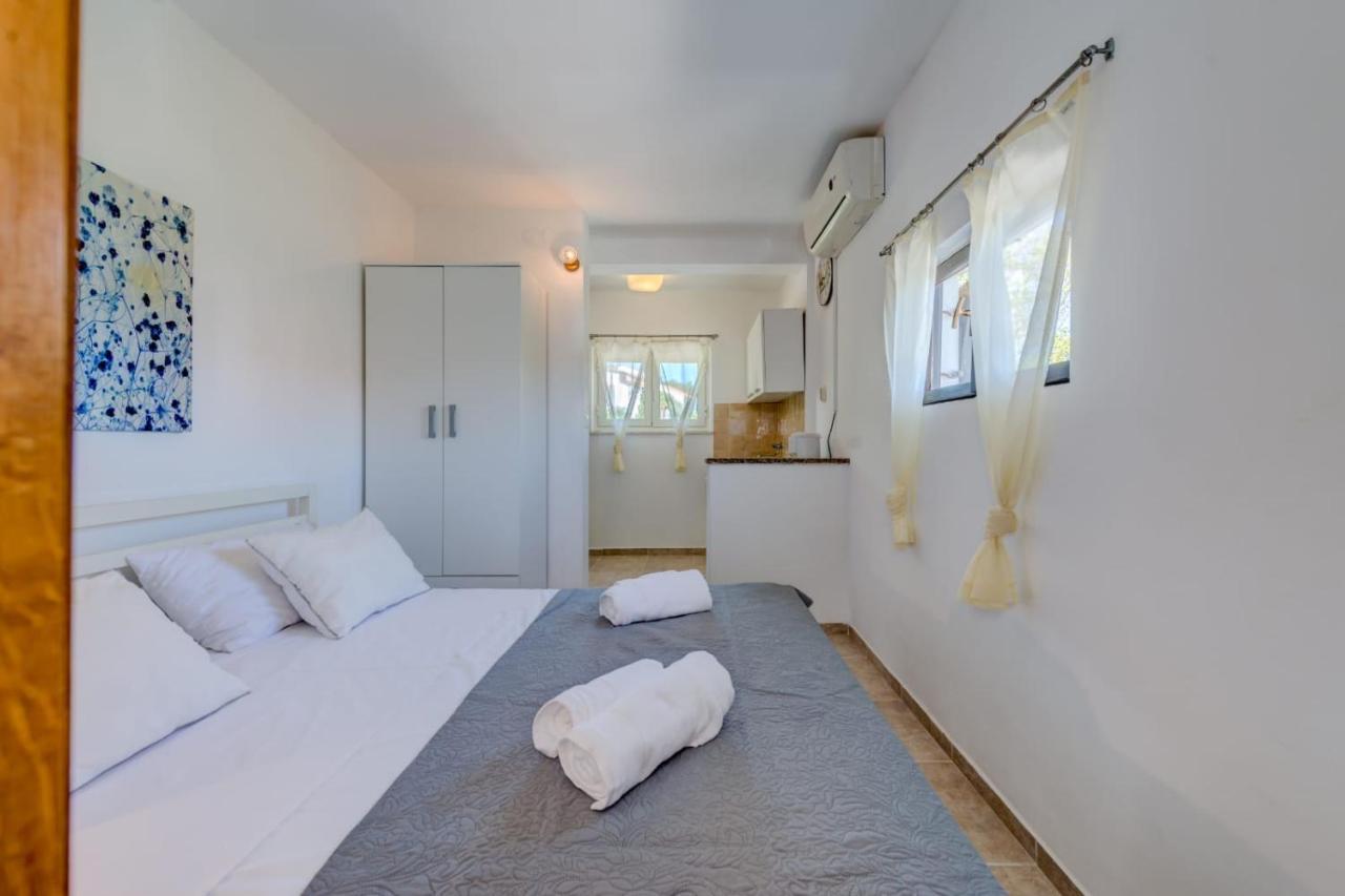 Holiday Home Kalinic Slatine Esterno foto